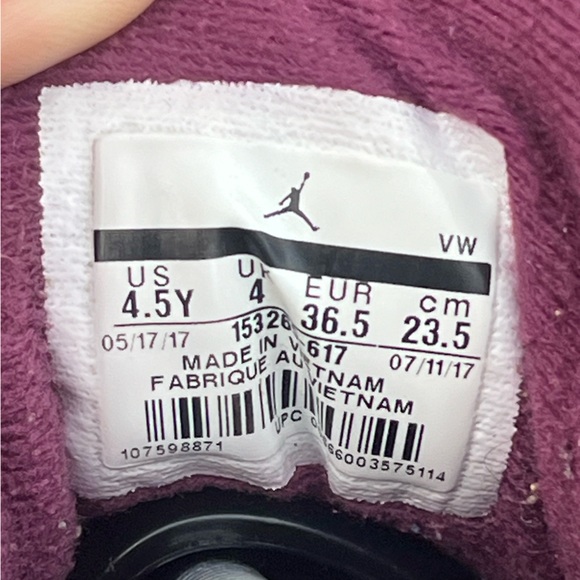 Women’s Nike Air Jordan 12 Bordeaux Shoes Sneakers Comfort 153265-617 Size 6 - Picture 7 of 7